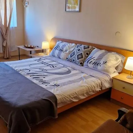 Aпартамент с две спални, кухня и хол Apartmán Ravda